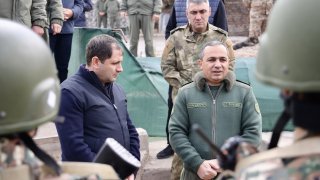 Քննչական կոմիտեի նախագահ Արթուր Պողոսյանը ՀՀ պաշտպանության նախարար Սուրեն Պապիկյանի հետ այցելել է հանրապետության հարավարևելյան սահմանագոտի